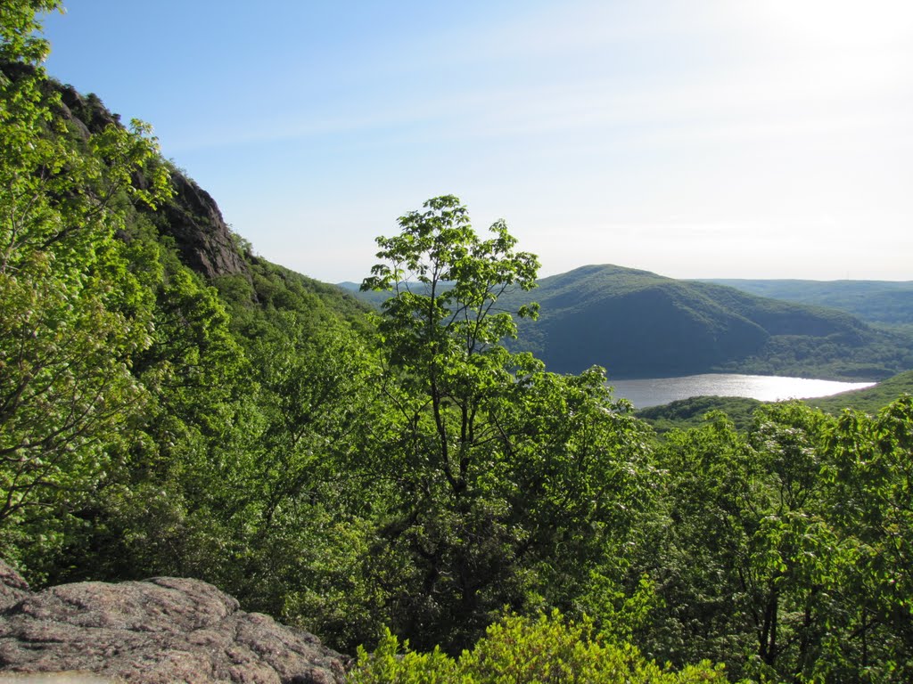 Butter Hill & Hudson River by Chris Sanfino