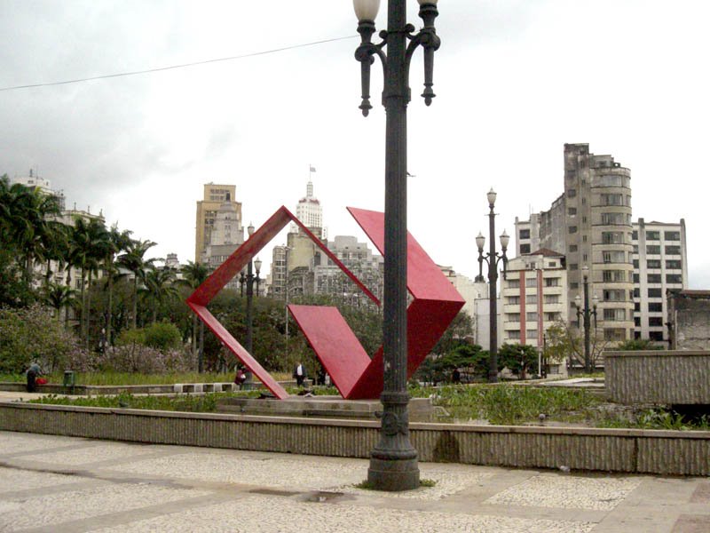 Dialogo - escultura na praca da se (franz weissmann) by kiyoto