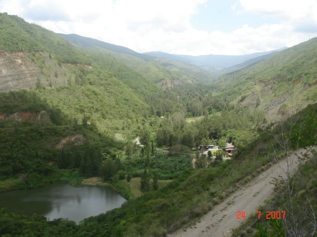 Valle del Parque Nacional de Macarao-Caracas by Roberto Acosta