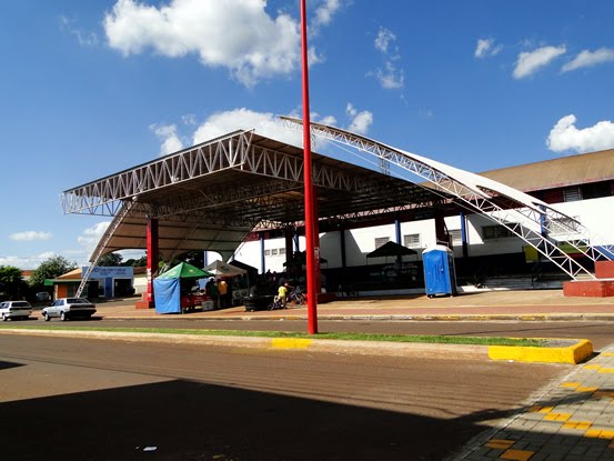 Terminal rodoviário urbano na Vila Pioneiros em Toledo, PR. by Ricardo Mercadante