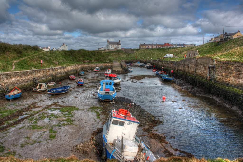 Seaton Sluice Harbour - using HDR by Azzy