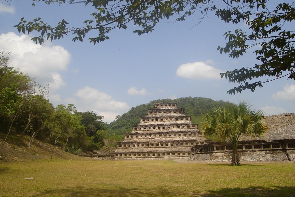 Pirámide de los Nichos desde el W by ASF