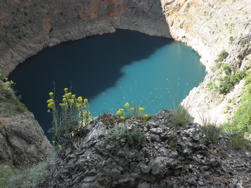 CRVENO JEZERO / RED LAKE by Jadranko Katavić