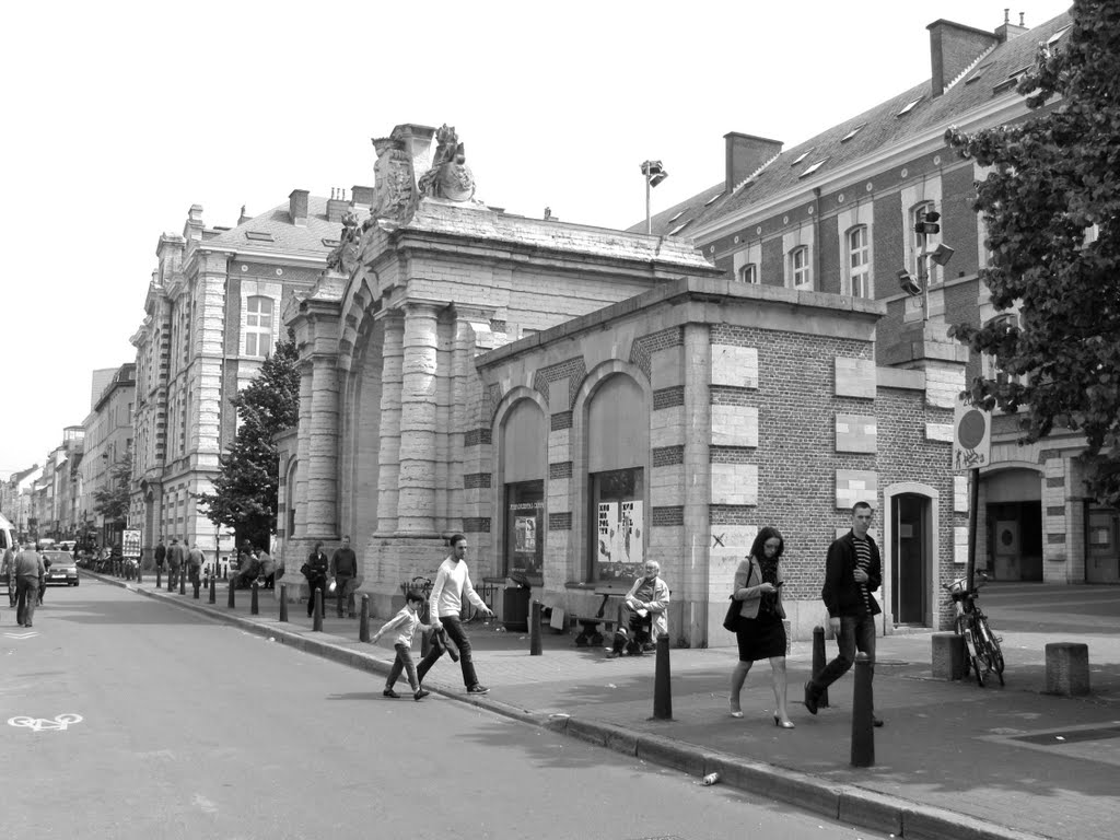 Ancienne caserne des pompiers (1853) by Guy Ferdinande