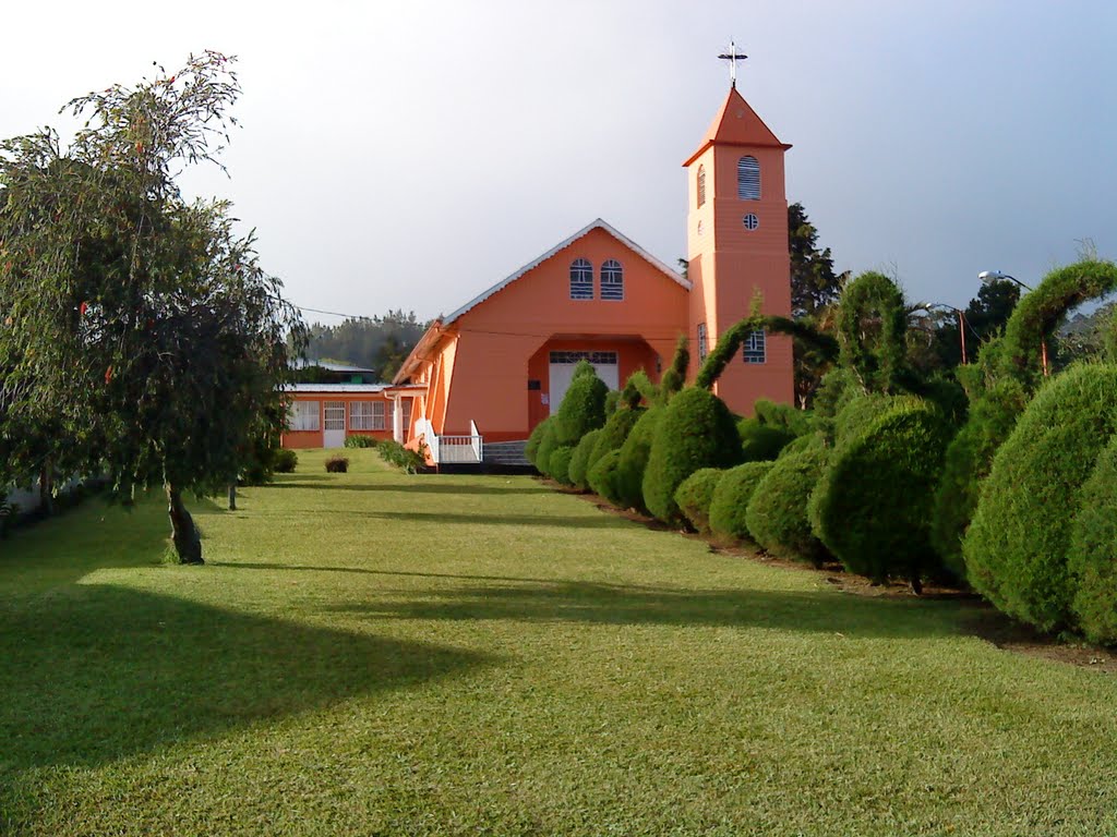 Iglesia de Los Angeles, San Rafael de Heredia, 05/10 by J Sanchez