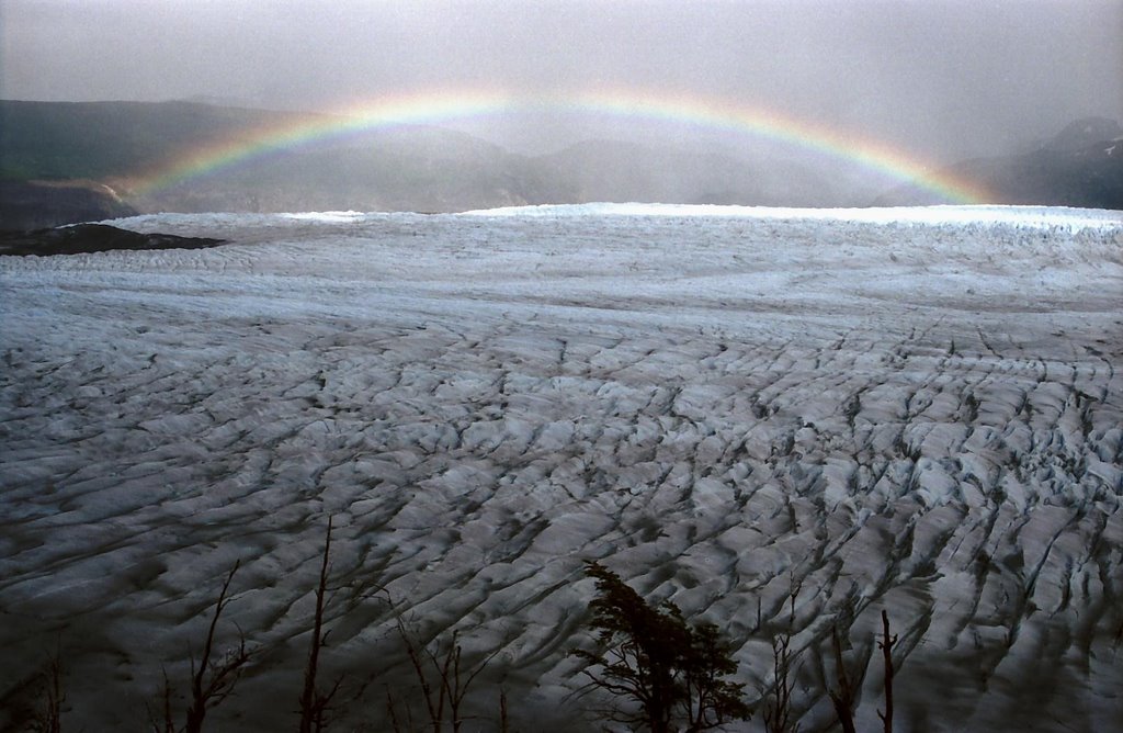 Rainbow on a glacier by tetsuya223