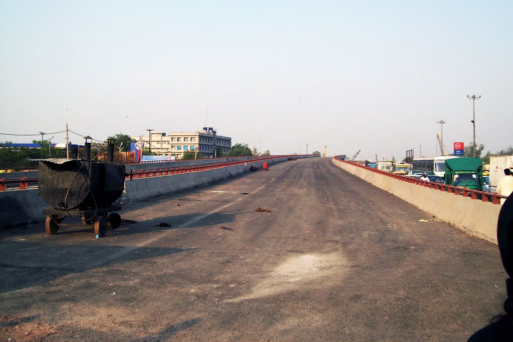 A new flyover on Shyam Lal College crossing by ©em