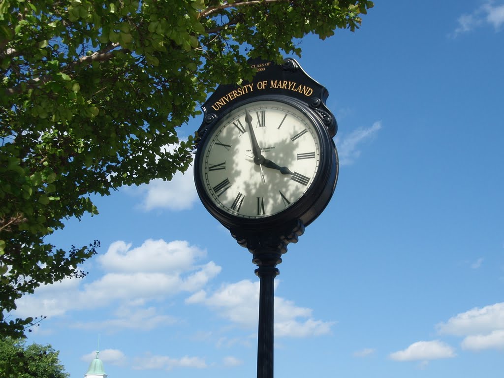 Clock in front of Stamp by marylohr