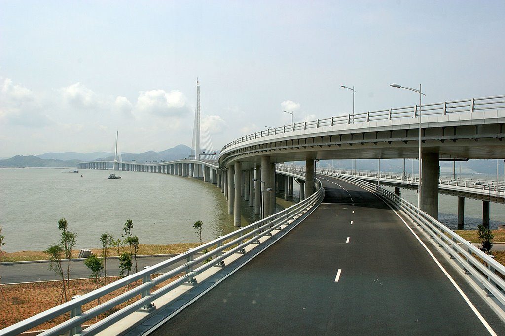 New bridge China-Hong Kong by Ari Vicente