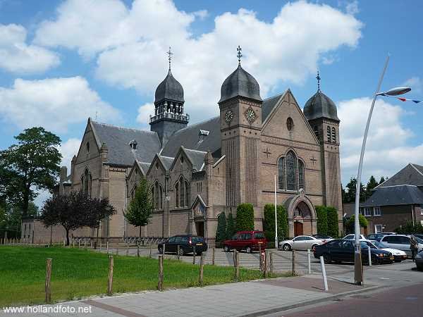 Bladel kerk by www.hollandfoto.net