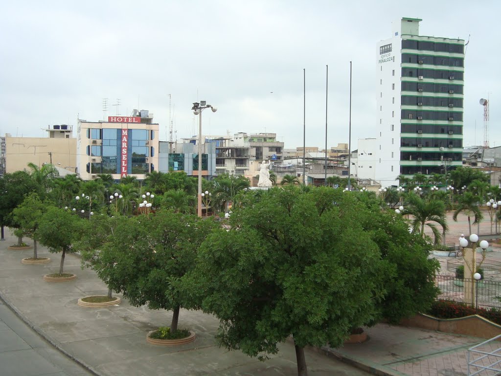 Plaza de los Héroes by machala_ec