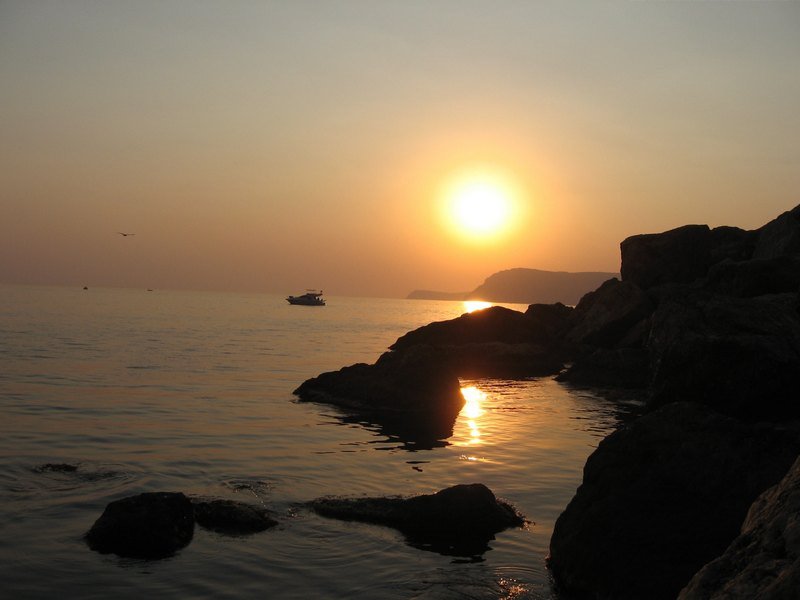 Sunset in Balaklava bay (Inzhir under the cliff) by VarSan