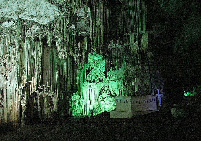 Melidoni Cave by Mikołaj Walanus