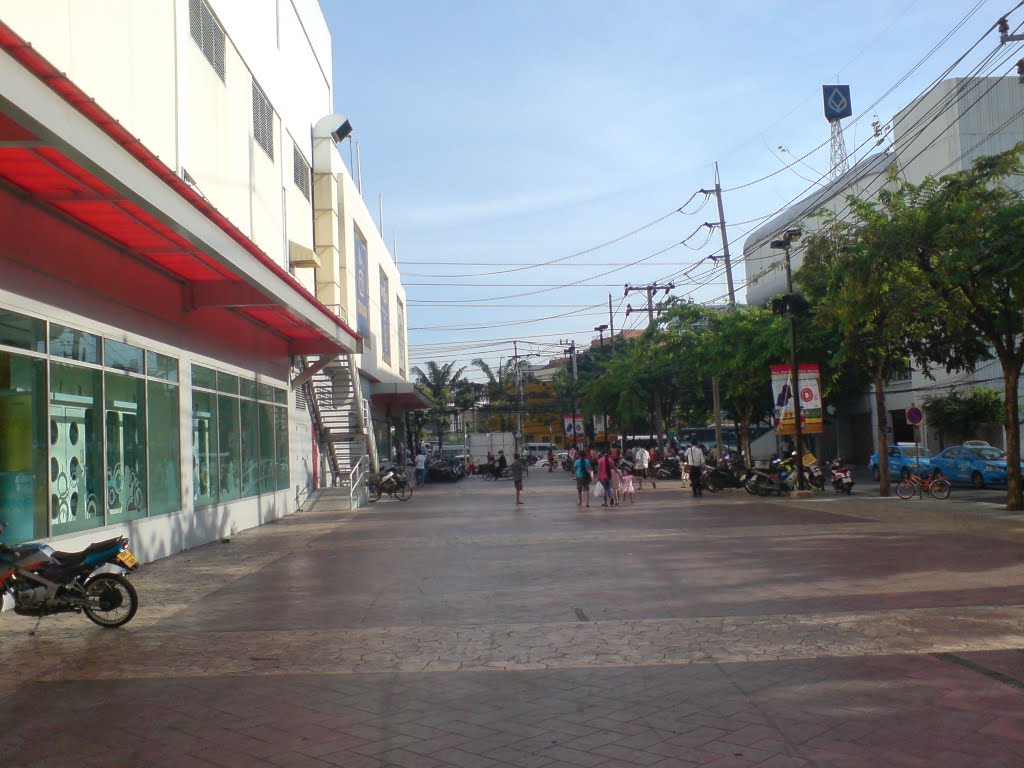 Rama 4 road soi Ari by Nongmai