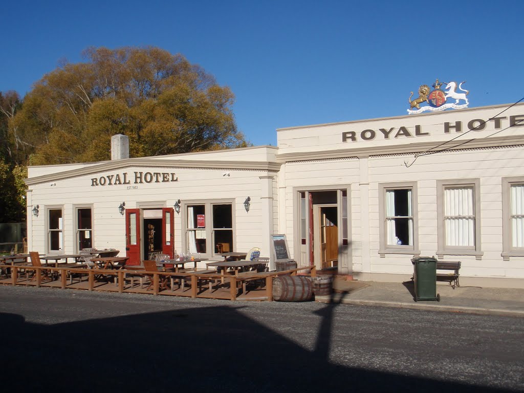 The Royal Hotel, Naseby by Helen H