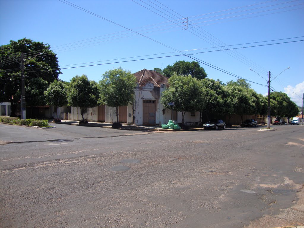 Pres. Epitácio, SP - Rua Belo Horizonte X Rua Maceió (Prédio do antigo Restaurante Santa Helena) by L.S.Macedo