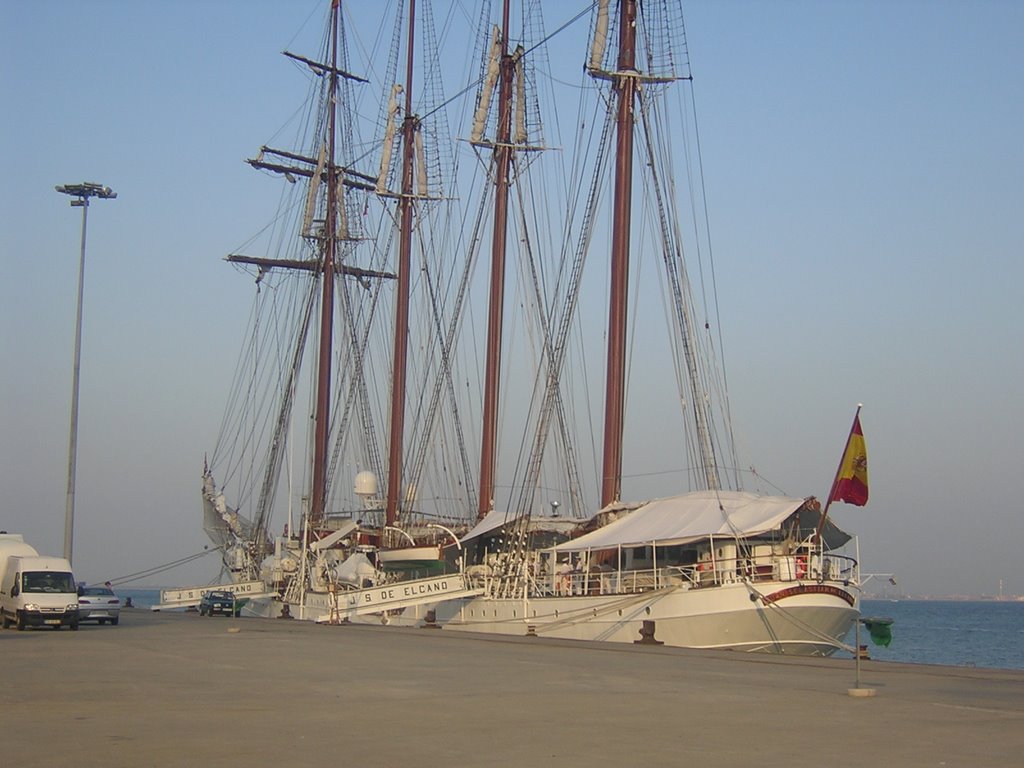 El J.S. de Elcano en Lisboa by Roberto Abizanda