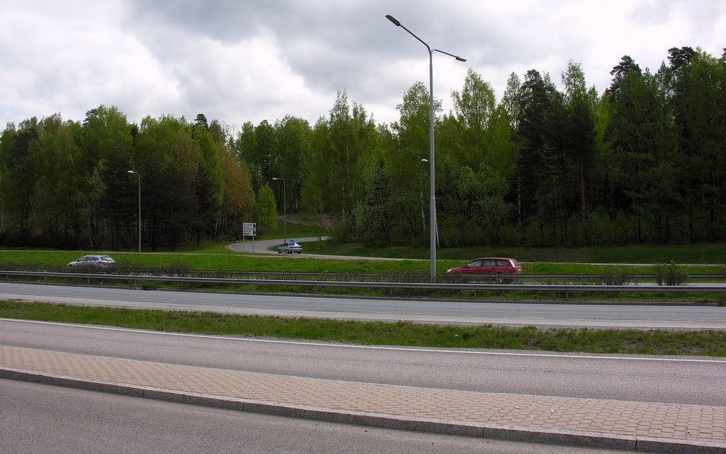 Tuusulanväylä - Oulunkylä - Maunula liittymän kaarre by K.Sundvall