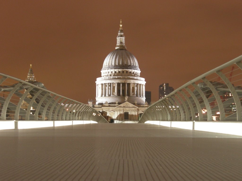 St Pauls by Aaron Kelly