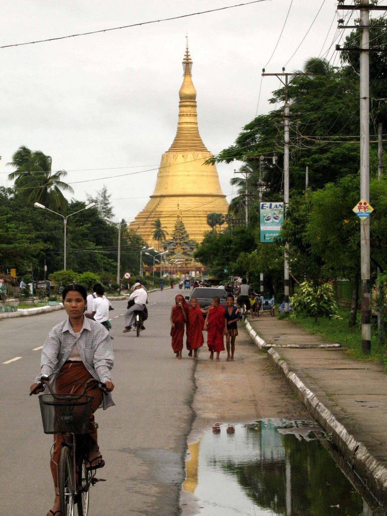 Shwemawdaw Pagoda, Bago by Cjewiss