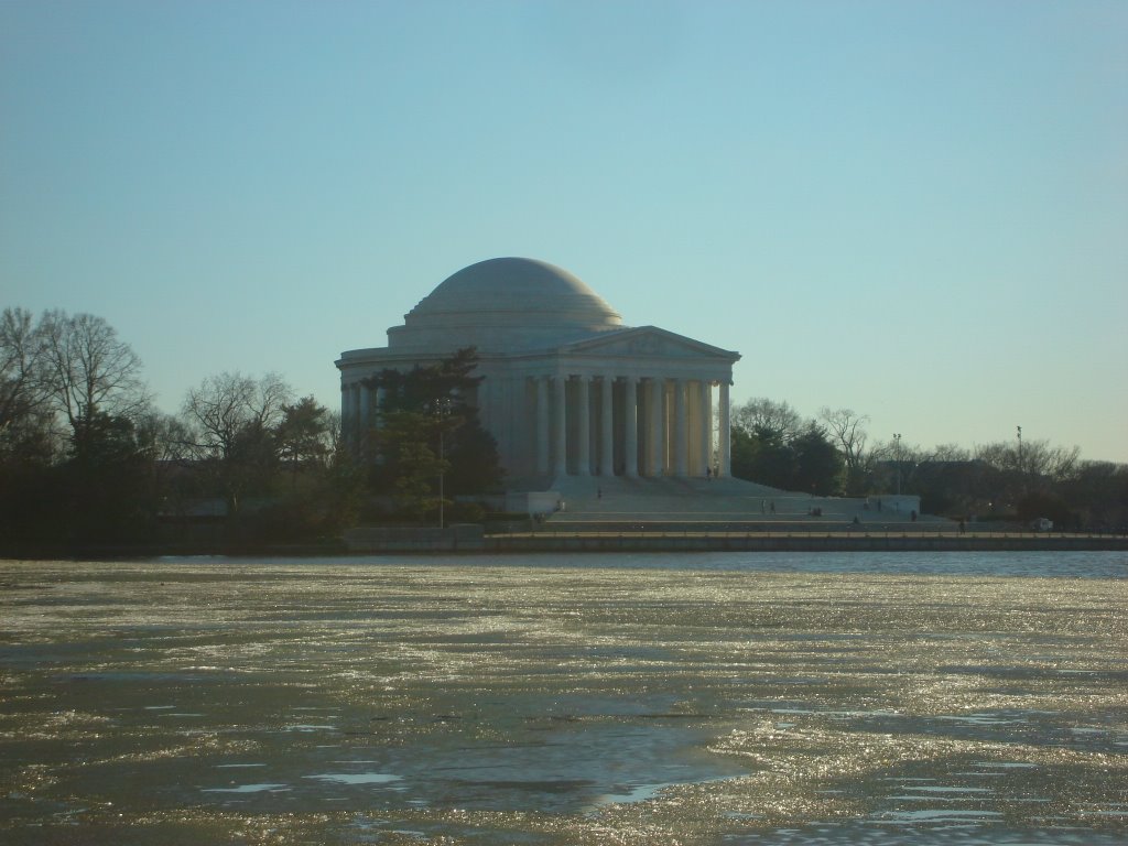 Jefferson Monument Across Pond by topher0302