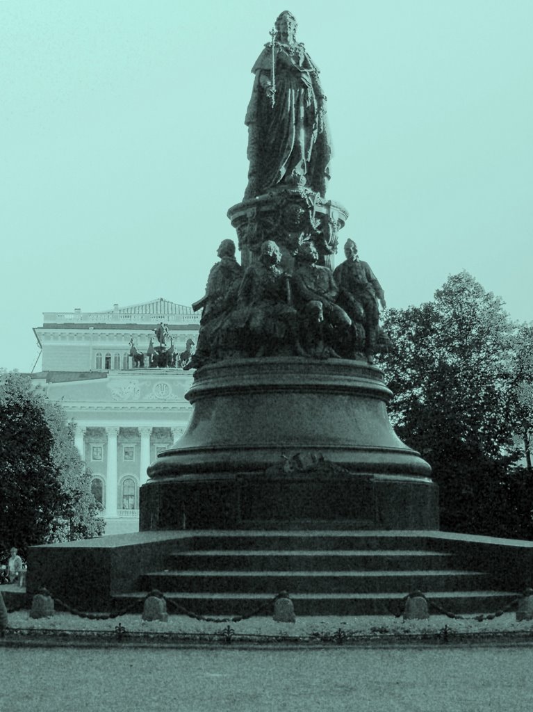 San Pietroburgo, monumento a Caterina II davanti al teatro Alexandrinskij by Vincenzo Surace