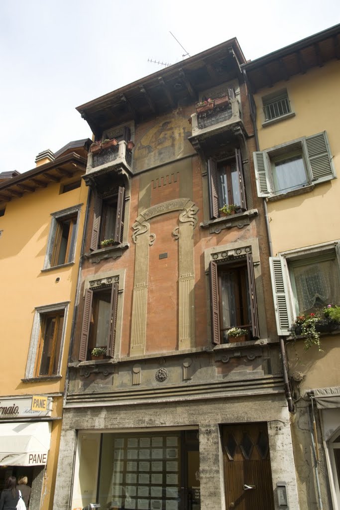 Lago di Garda - Salò - Via Giuseppe Garibaldi - View North - Art Nouveau by txllxt