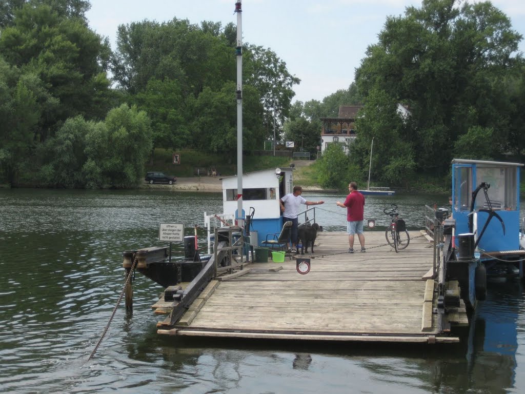 Das ist Service! Überfahrt mit 1 Person, 1 Hund und 1 Fahrrad by Andreas-Müller - NO VIEWS