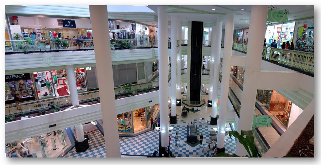 Shopping Aldeota, interior 1, Fortaleza by Rubens Craveiro