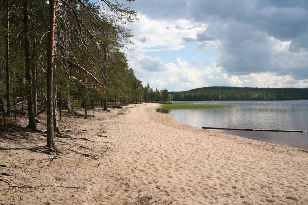 Beach at Lake Ylä-Keyritty by JaKo