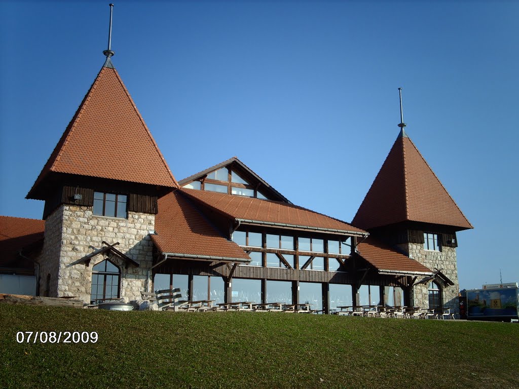 Bâtiment Marché-Concours national de chevaux by studermarkus