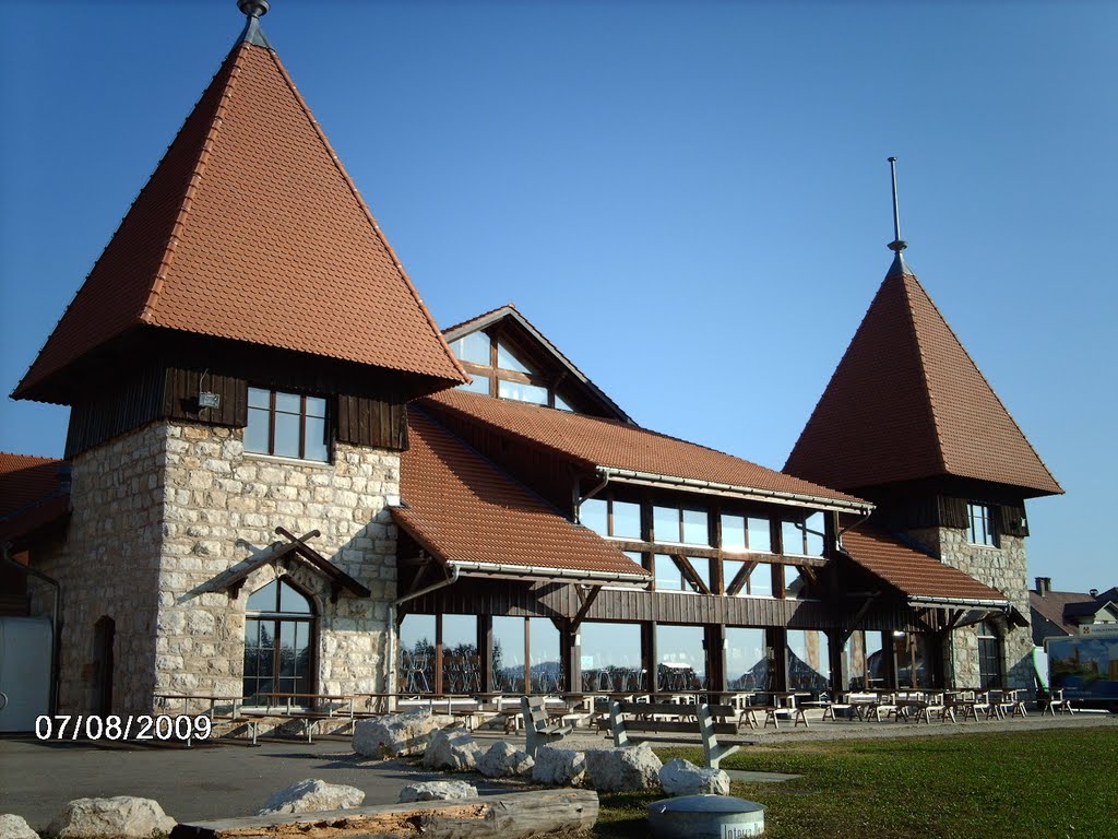 Bâtiment Marché-Concours national de chevaux by studermarkus