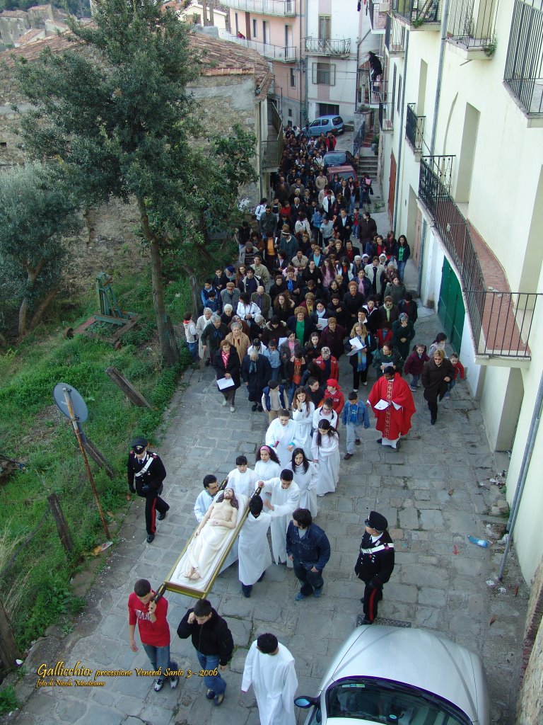 Gallicchio: Processione Venerdì Santo by Nicola Montesano