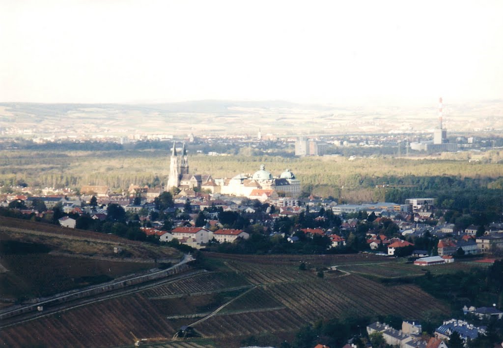 Klosterneuburg vom Wasserbehälter Himmelweg gesehen by w. urbanek