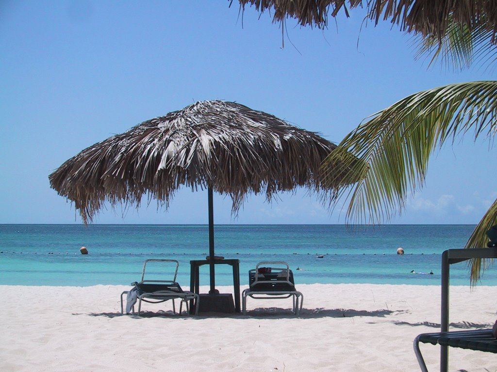 Aruba, Relaxing at Eagle Beach by © Wim