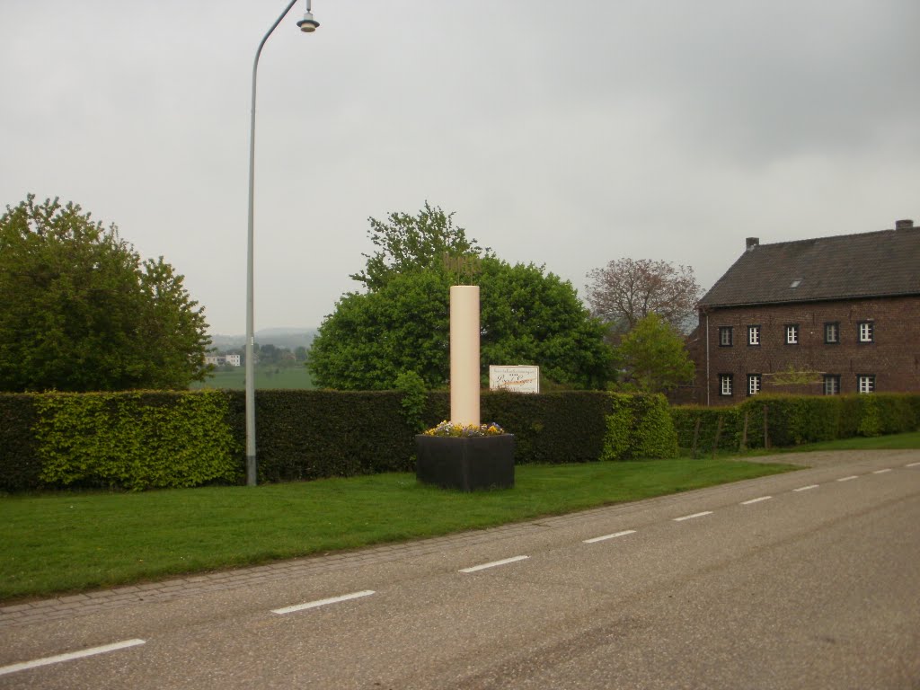 Monument met Harles er op staan. 14 Mei 2010 by Gerold Vluggen