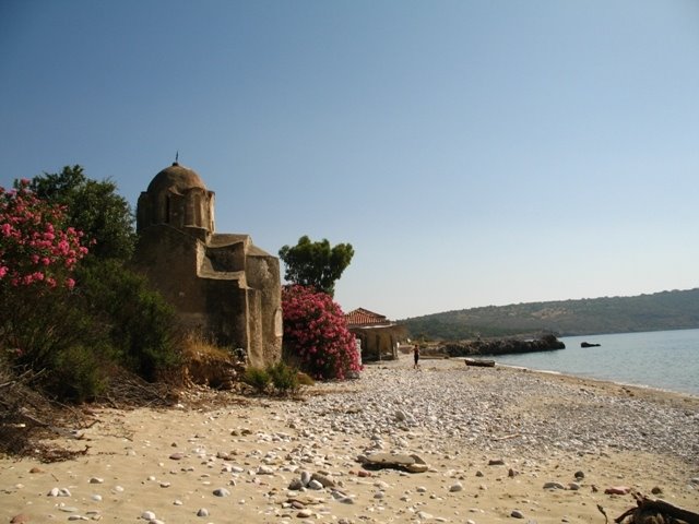 Chiesa Bizantina su spiaggia (genovagerry) by genovagerry