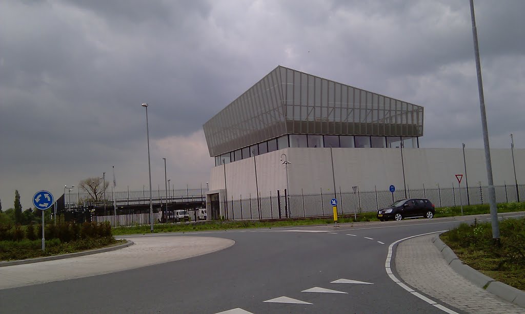 Gebouwen aan de rotonde Graafsingel by Technicuz