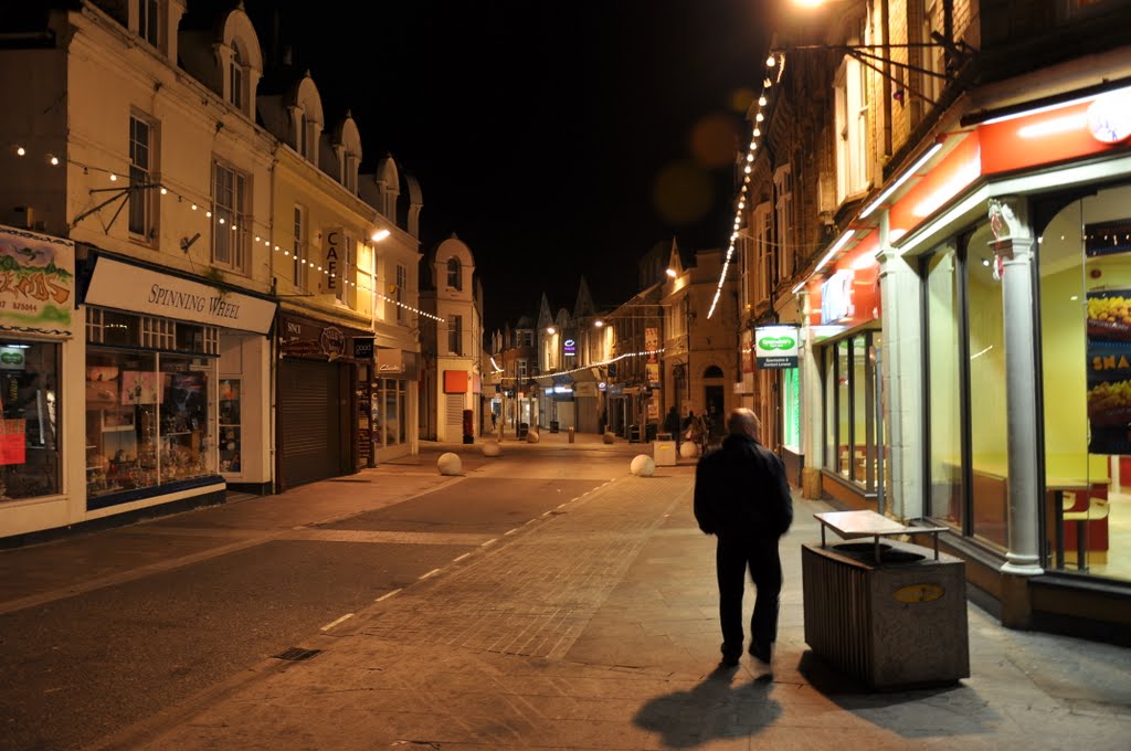 Bank St. at night, Newquay. Cornwall. (G.B.) by cfeijtel