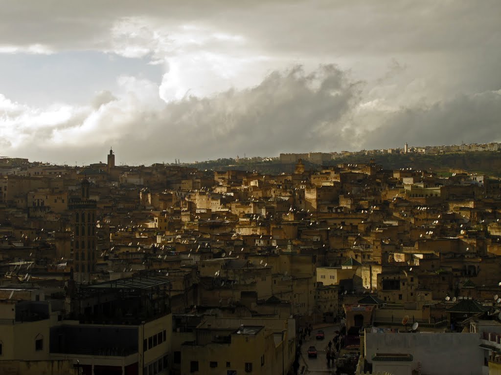 Sous un ciel d'orage by Abdallah BOUHAMIDI