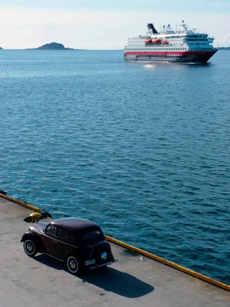 Hurtigruten Ålesund by bReo