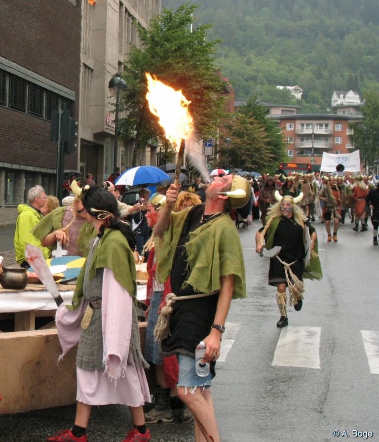 Dragonboat paddlers during Drammen River Festival 00034 by Audun Boge