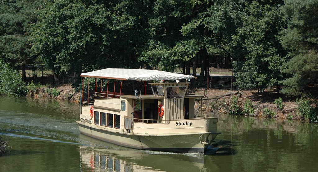 Beekse Bergen Boat July 2007 by hihahop