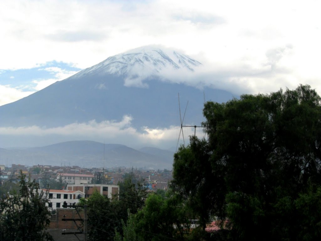 Arequipa _ Volcan Misti (5825m) by Michel Casadamont