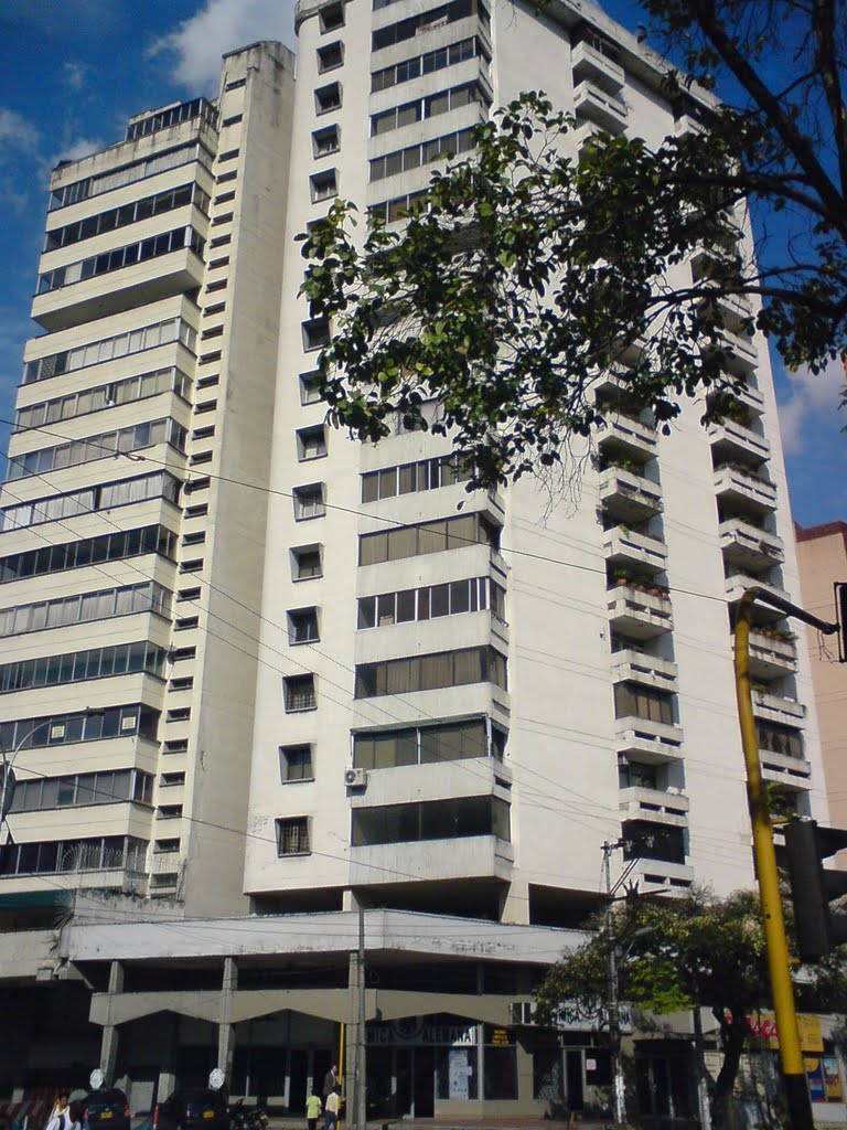 EDIFICIO CALIMA - LOS PORTALES (Calima - The Portals Building) by Mayron Urquijo Patiño