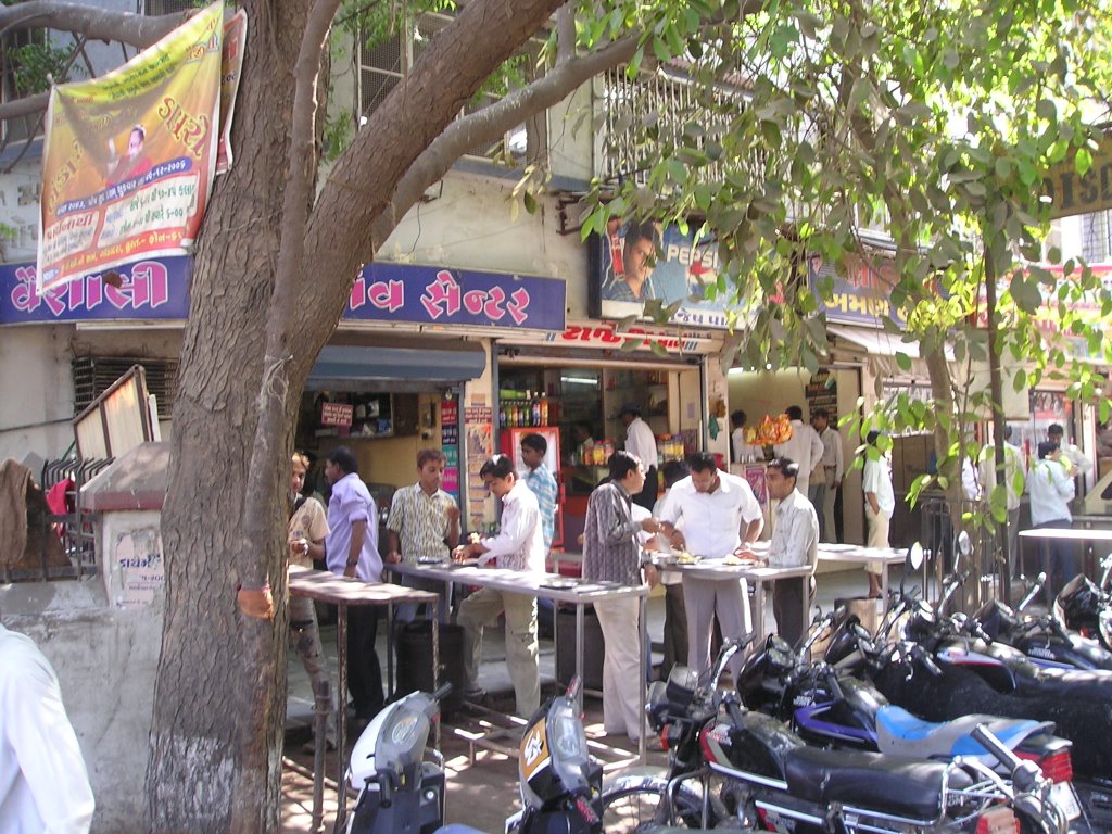 Vaishali Vadapav by Dinesh Suthar