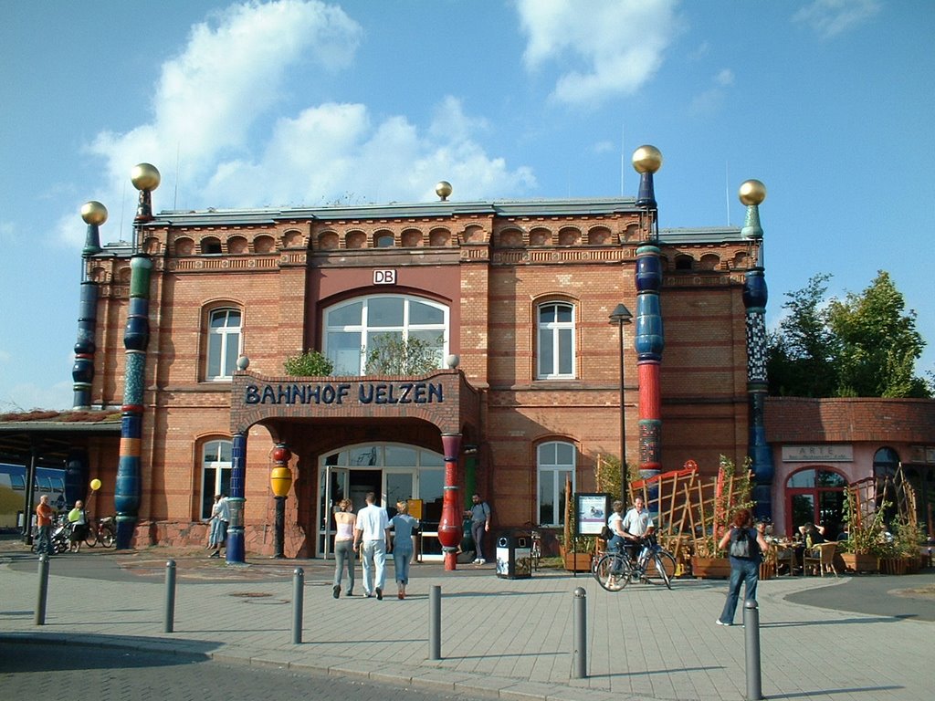 Hundertwasser Bahnhof Uelzen 02 by Miguel95