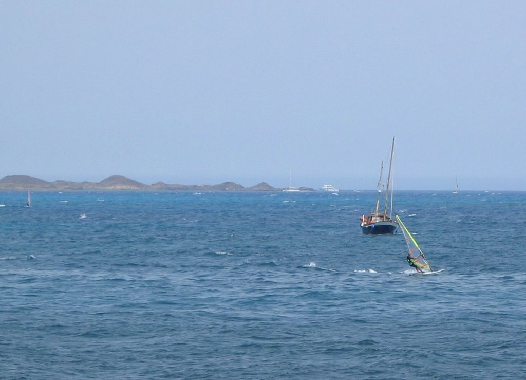 Corralejo surf to Lobos by Ron van der Laan