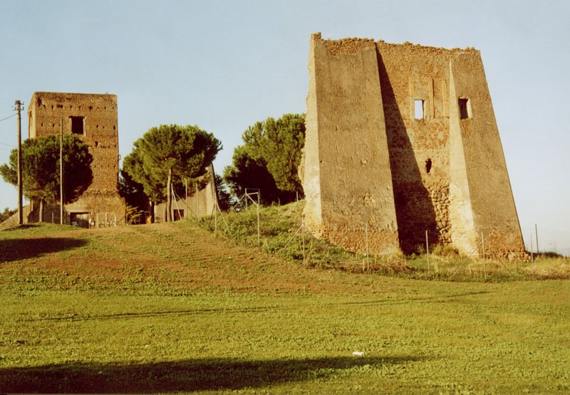 Via dei Ruderi di Casa Calda a Torre Maura by Giuseppe Pollicelli