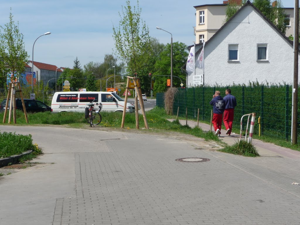 Derzeitiges Ende der Osdorfer Straße vor der versackgassten Einmündung in die Mahlower by Alltagsradler